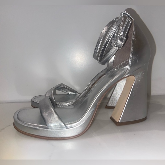 New Circus by Sam Edelman metallic silver Holmes sandal sz 8.5 - Picture 4 of 7